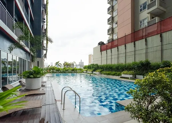 Apartment Boho Makati Wi Fi Workspace Red *