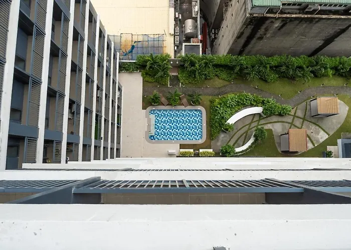 Boho Makati Wi Fi Workspace Red