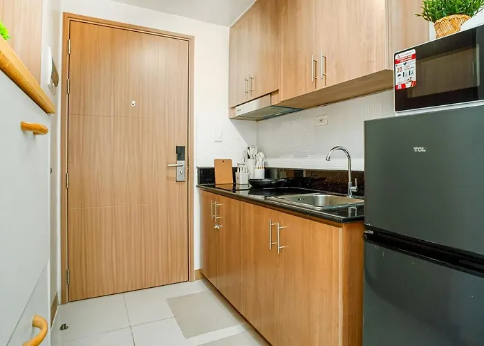Boho Makati Wi Fi Workspace Red Apartment Manila