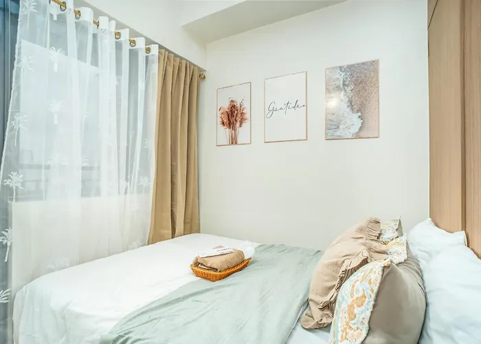 Apartment Boho Makati Wi Fi Workspace Red