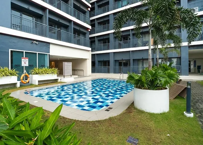 Apartment Boho Makati Wi Fi Workspace Red