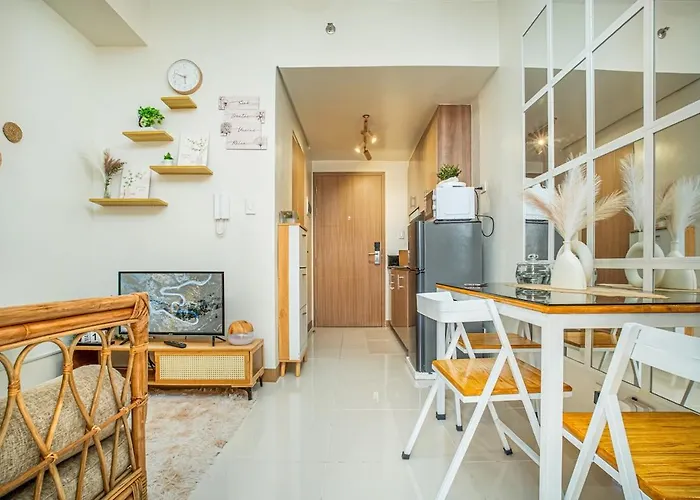Apartment Boho Makati Wi Fi Workspace Red *