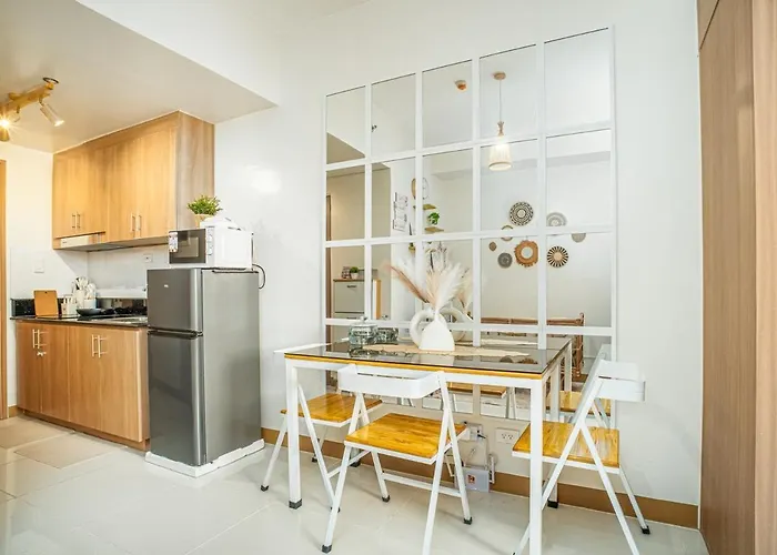 Boho Makati Wi Fi Workspace Red Apartment