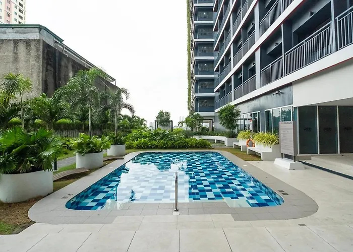 Apartment Boho Makati Wi Fi Workspace Red