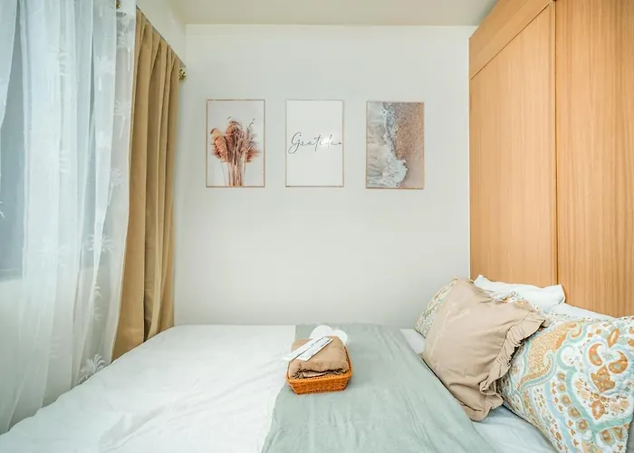 Boho Makati Wi Fi Workspace Red Apartment Manila